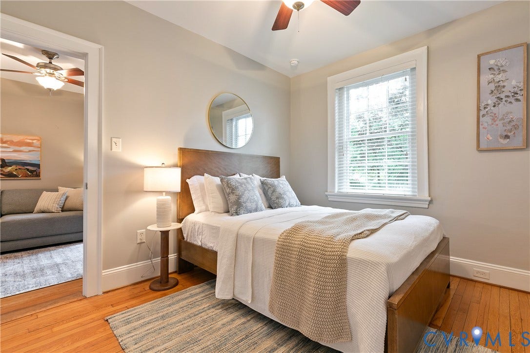 601 Roseneath Road, #U1, Museum District, Richmond, VA 23221 Bedroom featuring wood-finish flooring, a window with horizontal blinds, and a ceiling fan