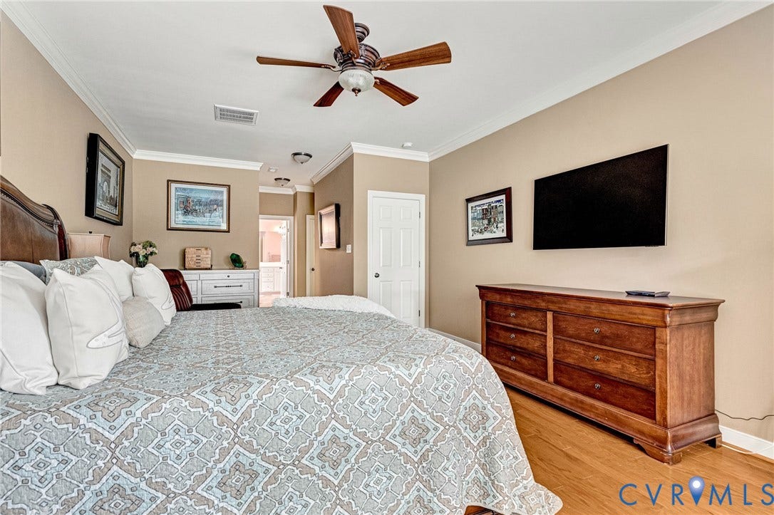 1020 Belva Court, Glen Allen, VA 23059 Spacious room featuring wood-finish flooring, a ceiling fan with light fixture, and crown molding