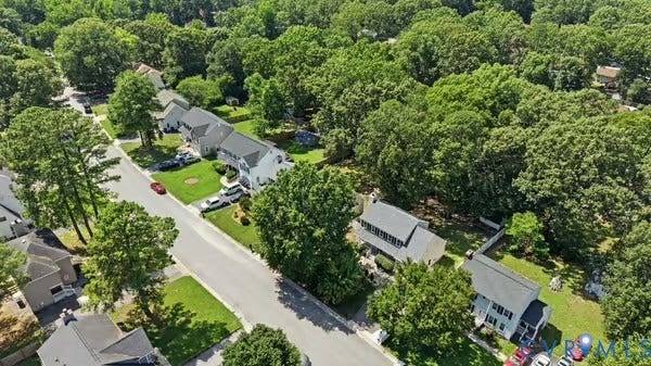 2804 Executive Drive, John Tyler Woods, Chester, VA 23831 2804 Executive Drive, John Tyler Woods, Chester, VA 23831