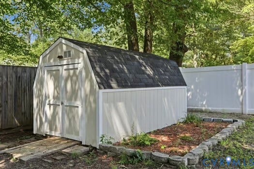 2804 Executive Drive, John Tyler Woods, Chester, VA 23831 Gambrel-style storage shed with double doors, shingle roof, and light-colored siding