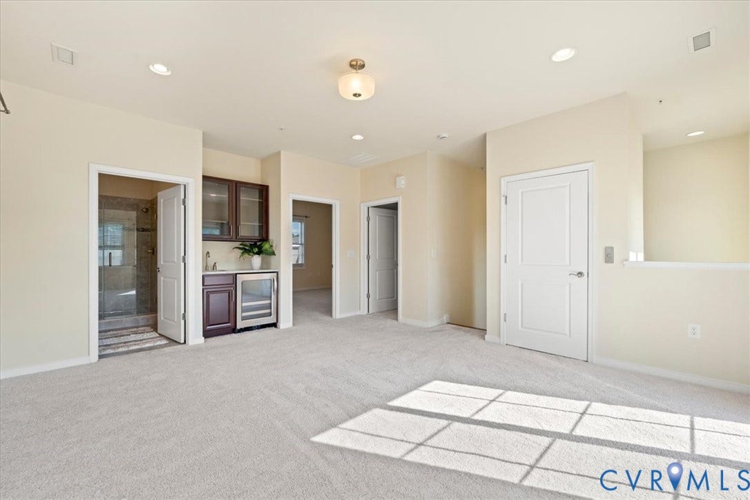 Forth floor loft with beverage & wine color