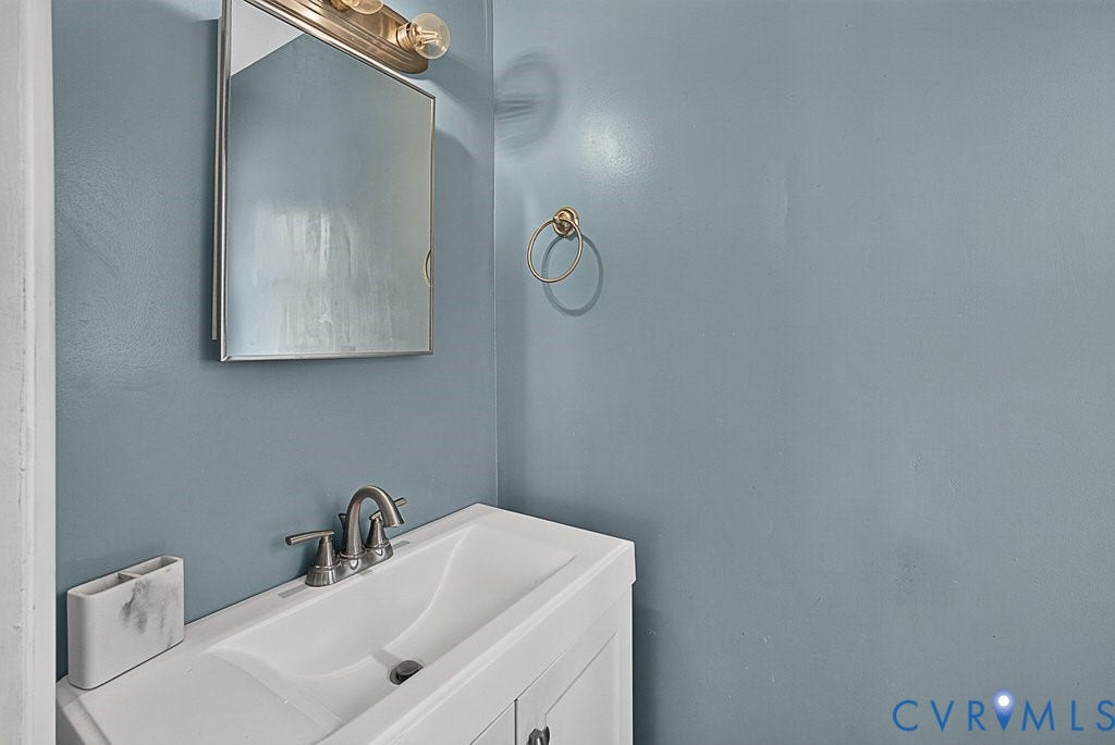 2032 Fortview Drive, Chester, VA 23831 Primary 1/2 bath