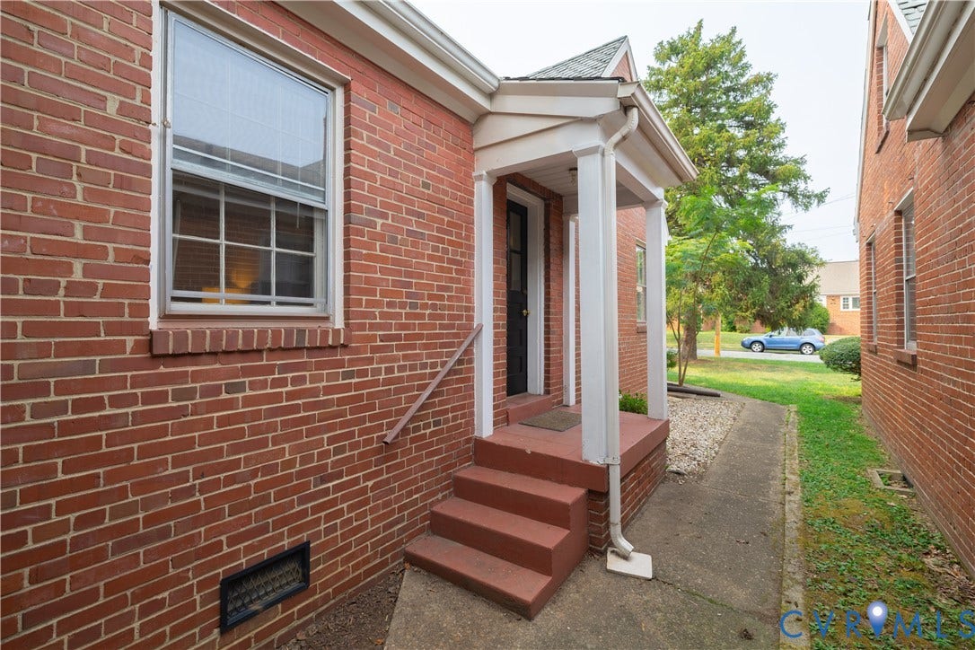 3903 Floyd Avenue, Richmond, VA 23221 Side entrance