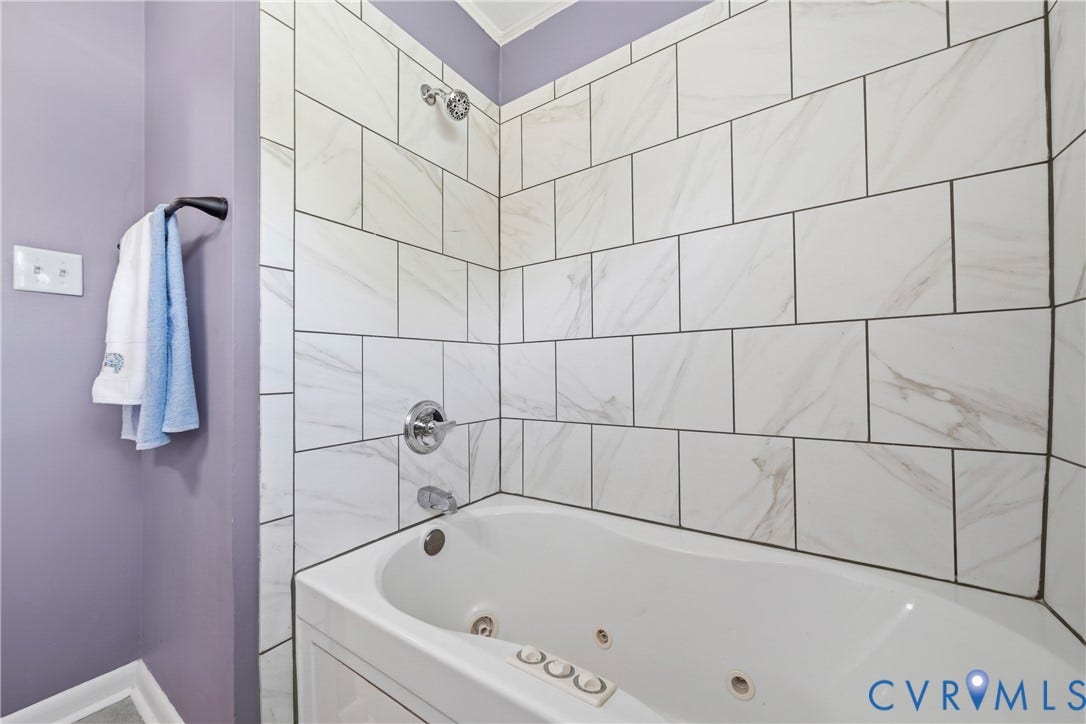1214 Southbury Avenue, Henrico, VA 23231 Jetted tub with chrome fixtures and showerhead