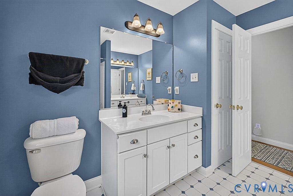 705 Lakewater Drive, Henrico, VA 23229 Separate vanities!