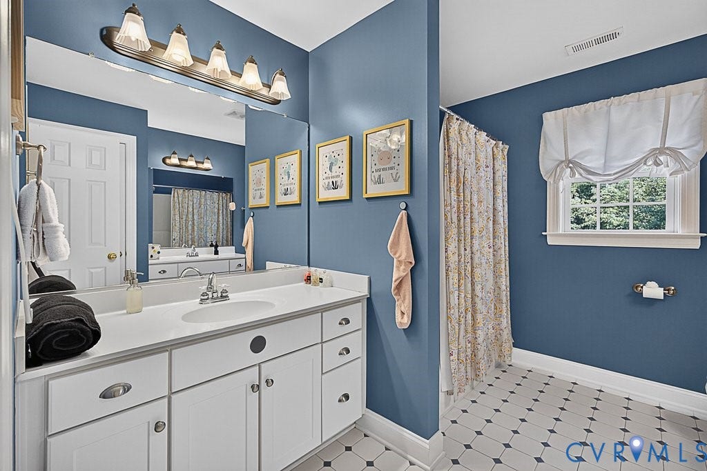 705 Lakewater Drive, Henrico, VA 23229 Full Hall Bath!