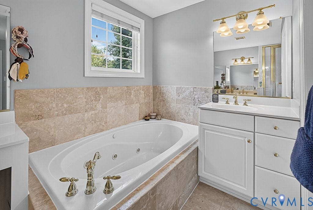 705 Lakewater Drive, Henrico, VA 23229 Relaxing Jetted tub!
