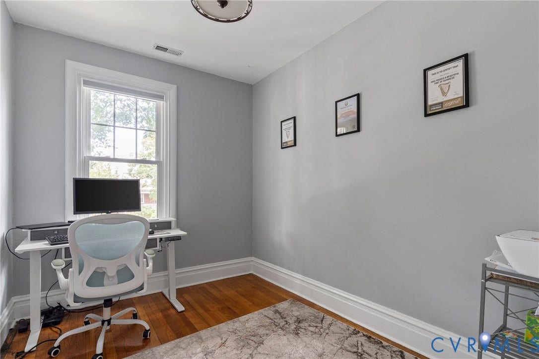 3331 W Grace Street, Monument Avenue, Richmond, VA 23221 Light gray walls with white baseboards and window trim