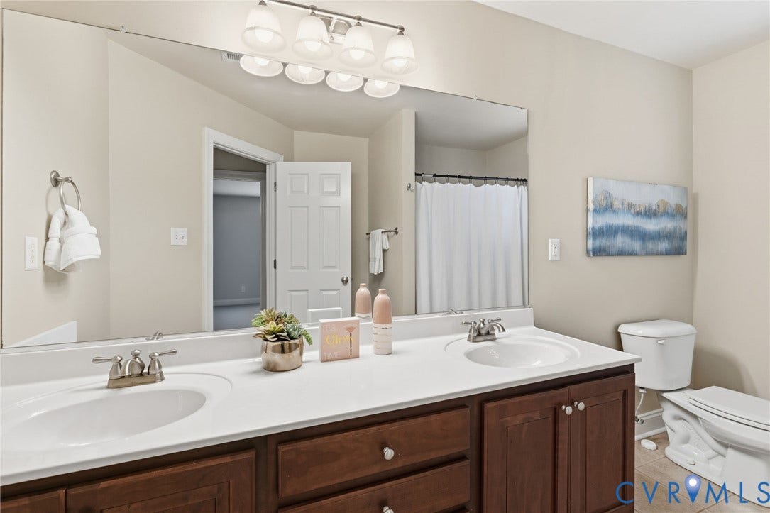 2936 Bayfront Way, Midlothian, VA 23112 Hall bathroom with ceramic tile flooring, large vanity and shower/tub.