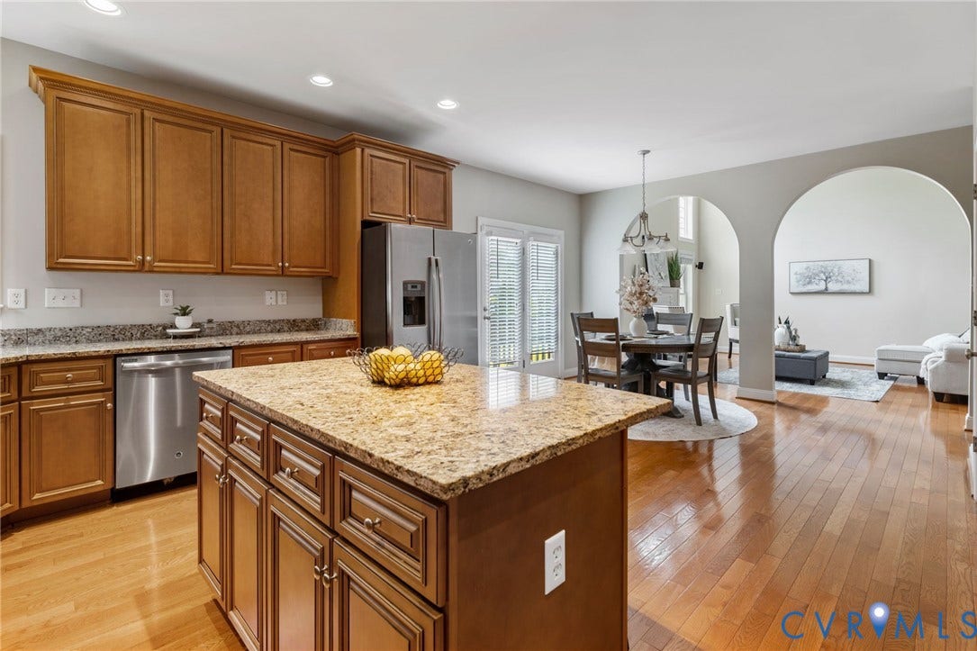 2936 Bayfront Way, Midlothian, VA 23112 Spacious, custom kitchen features wood floors, tons of cabinets and counter space, Granite counters, stainless steel appliances, custom cabinets, recessed lighting, large island with breakfast bar, walk-in pantry and a large eat-in area with deck access.