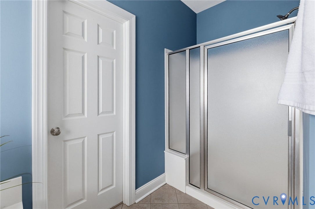 2936 Bayfront Way, Midlothian, VA 23112 First floor primary bathroom with ceramic tile flooring, double vanity, linen closet, water closet, jetted tub and large shower with seat.