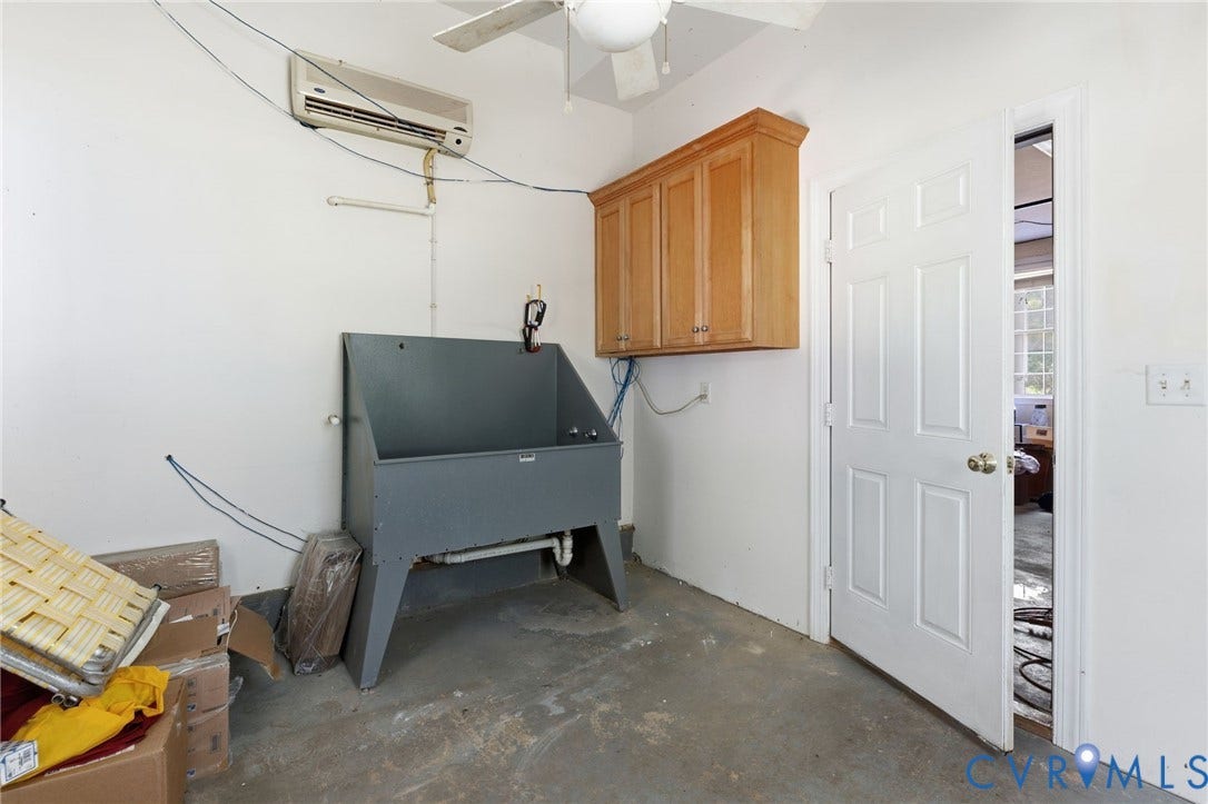 3337 Scarlet Oak Drive, Powhatan, VA 23139 Dog wash room off of the garage