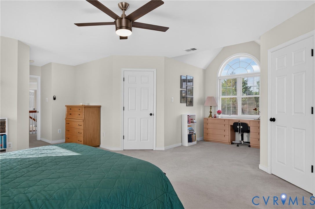 10817 Correnty Drive, Glen Allen, VA 23059 Spacious room featuring vaulted ceilings, a large arched window, and light gray carpeting