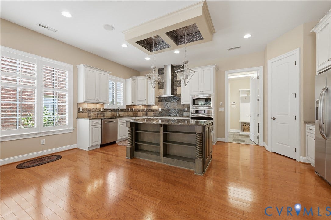 2384 Bel Crest Circle, Midlothian, VA 23113 10' ceiling in this kitchen, loaded with light!