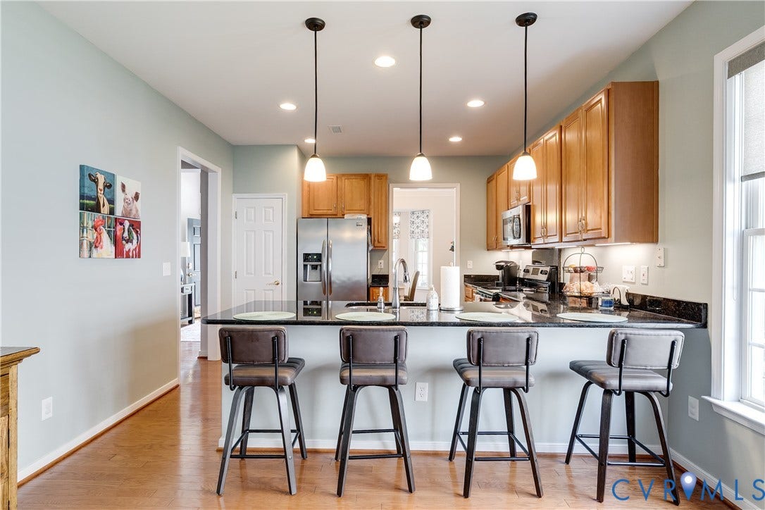 Kitchen/Breakfast Bar/Dining Area.