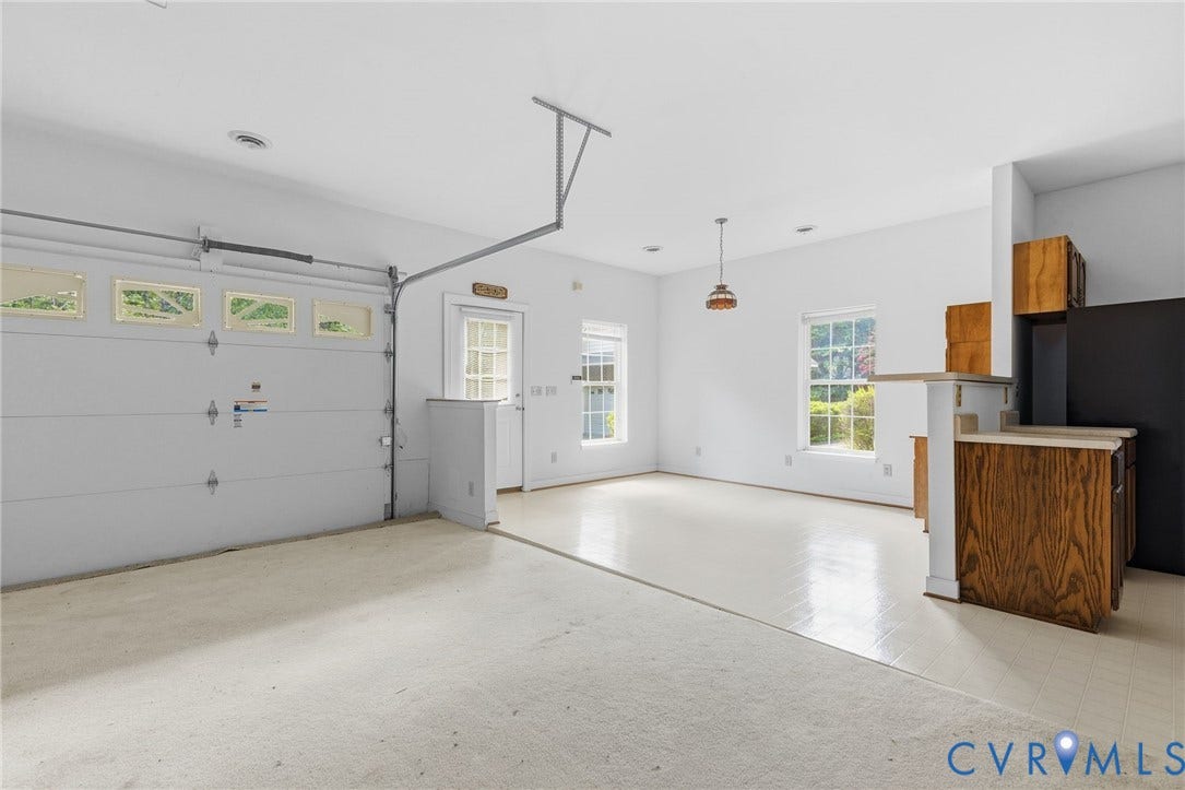 2065 Garrett Lane, Powhatan, VA 23139 Garage apartment with full kitchen, full bath, laundry.