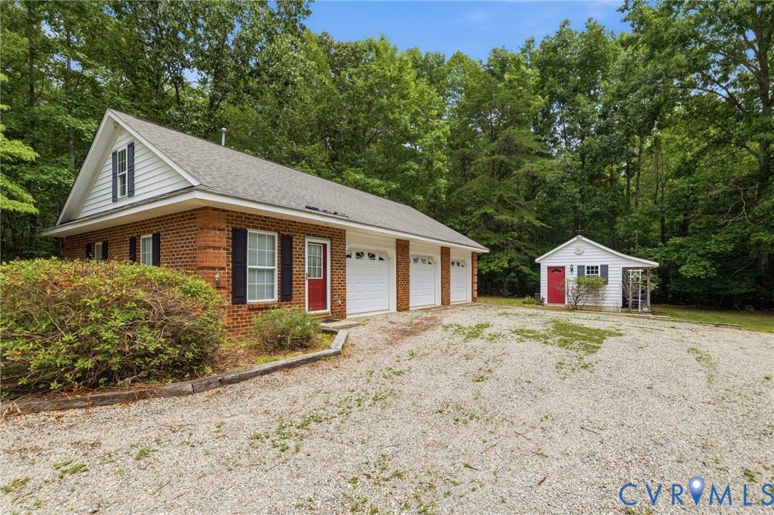 2065 Garrett Lane, Powhatan, VA 23139 2065 Garrett Lane, Powhatan, VA 23139