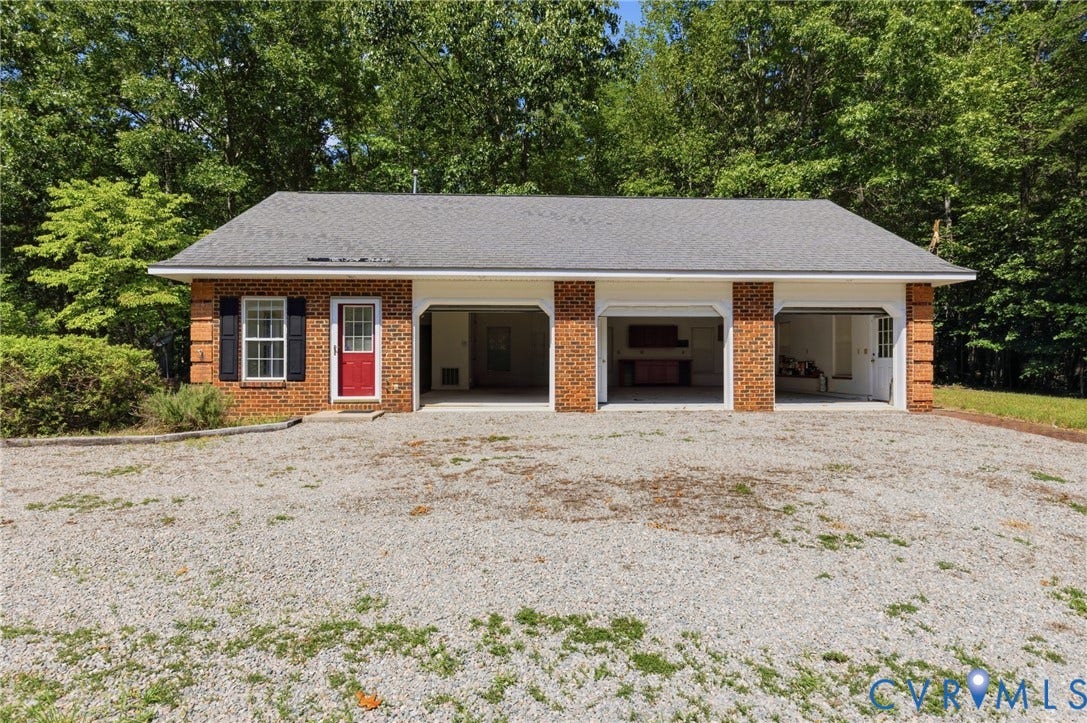 2065 Garrett Lane, Powhatan, VA 23139 Detached garage with apartment.