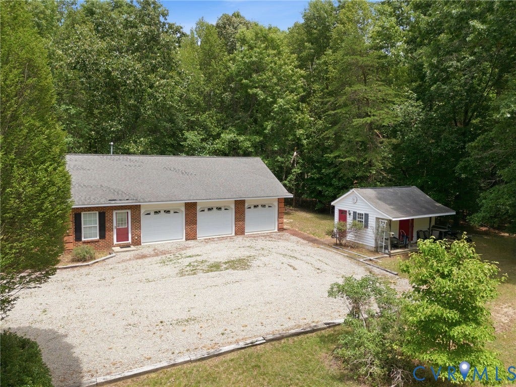 2065 Garrett Lane, Powhatan, VA 23139 Both a detached 3 car AND attached 2 car.