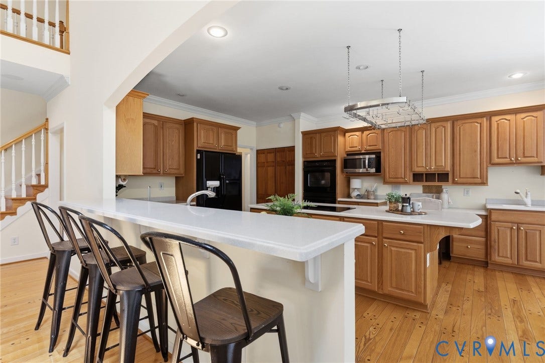 2065 Garrett Lane, Powhatan, VA 23139 Arched opening to kitchen.