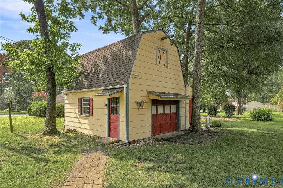 4001 Saldale Drive, North Chesterfield, VA 23237 Brick exterior with horizontal siding accents