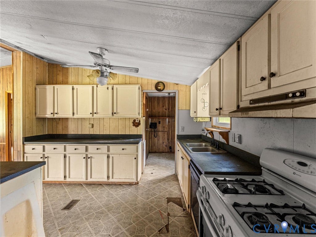 7215 Dennisville Road, Amelia, VA 23002 7215 Dennisville Road, Amelia, VA 23002