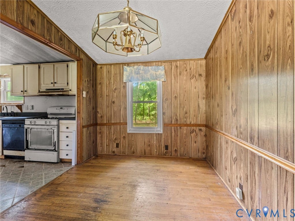 7215 Dennisville Road, Amelia, VA 23002 7215 Dennisville Road, Amelia, VA 23002