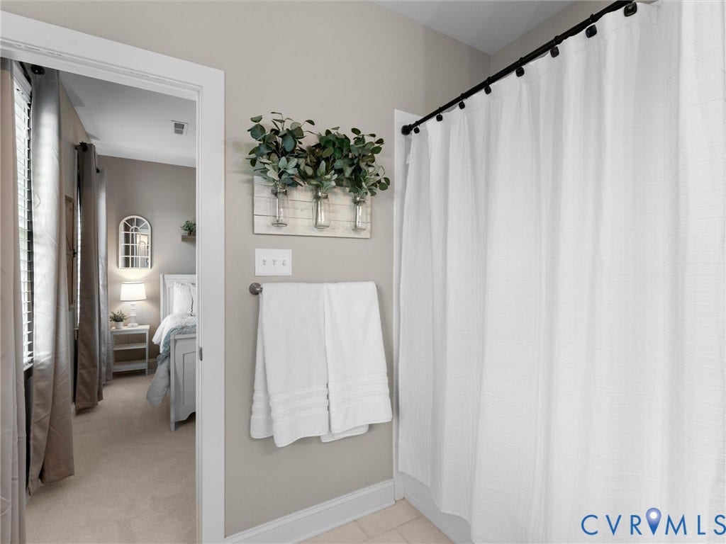 16419 Binley Road, Hallsley, Midlothian, VA 23112 Bedroom 2 - en suite bathroom