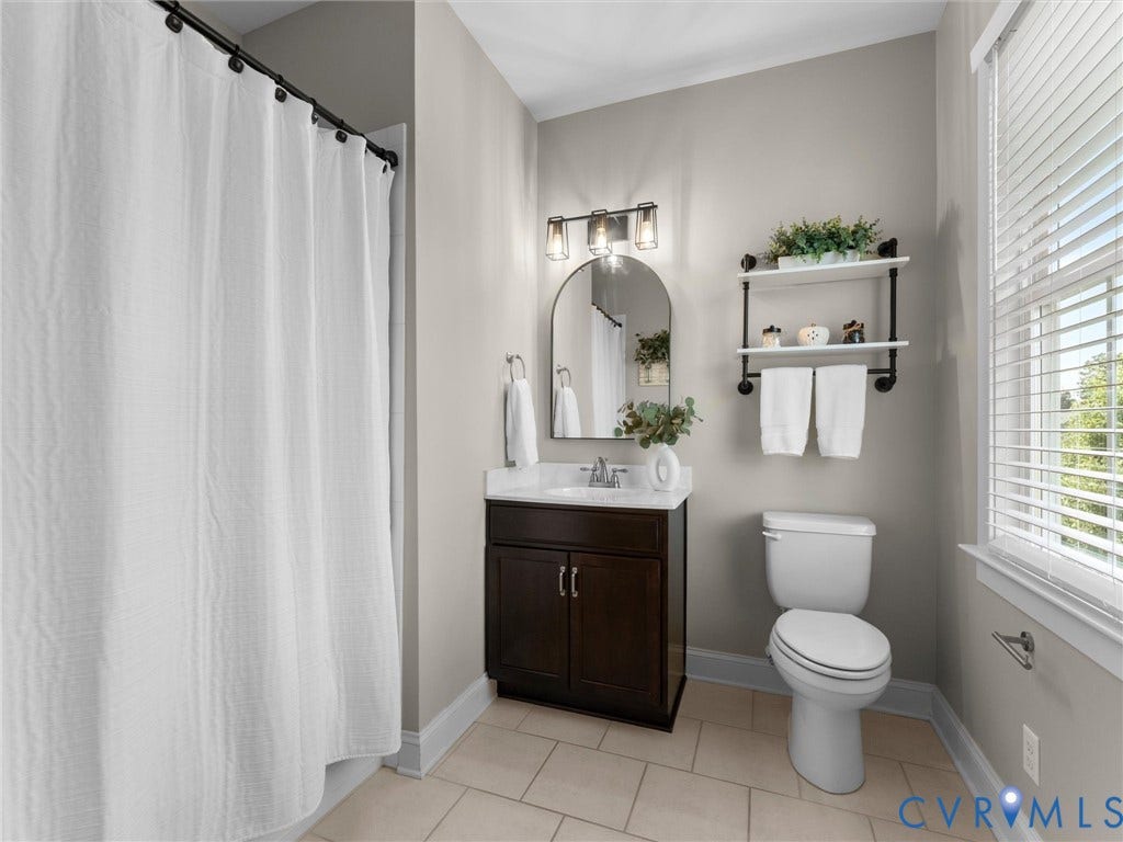 16419 Binley Road, Hallsley, Midlothian, VA 23112 Bedroom 2 - en suite bathroom