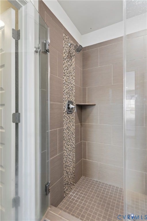 10414 Perennial Drive, Henrico, VA 23233 Glass-enclosed shower with horizontal tile walls