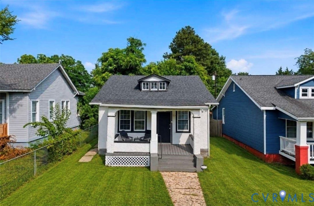 1615 N 19th Street, Richmond, VA 23223 Stucco exterior featuring a covered front porch with dark gray steps and a dark front door