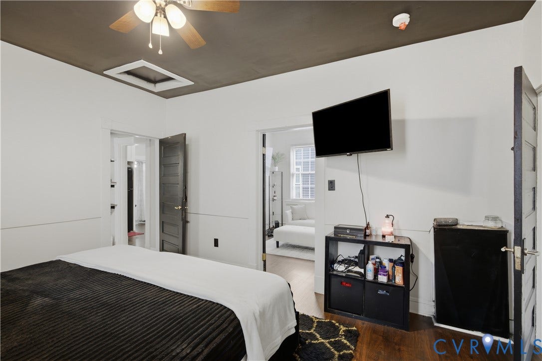 1615 N 19th Street, Richmond, VA 23223 Spacious room featuring wood-finish flooring, a ceiling fan with integrated lighting, and a dark-painted ceiling