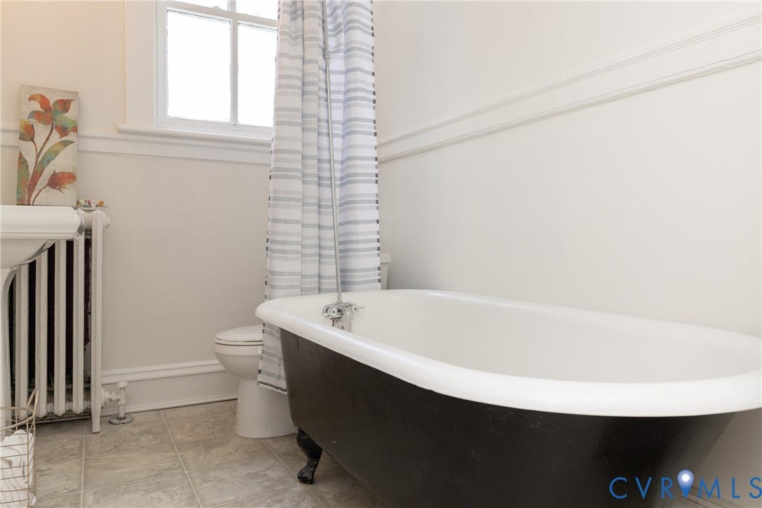3135 Floyd Avenue, Museum District, Richmond, VA 23221 Clawfoot tub with dark exterior finish and white interior