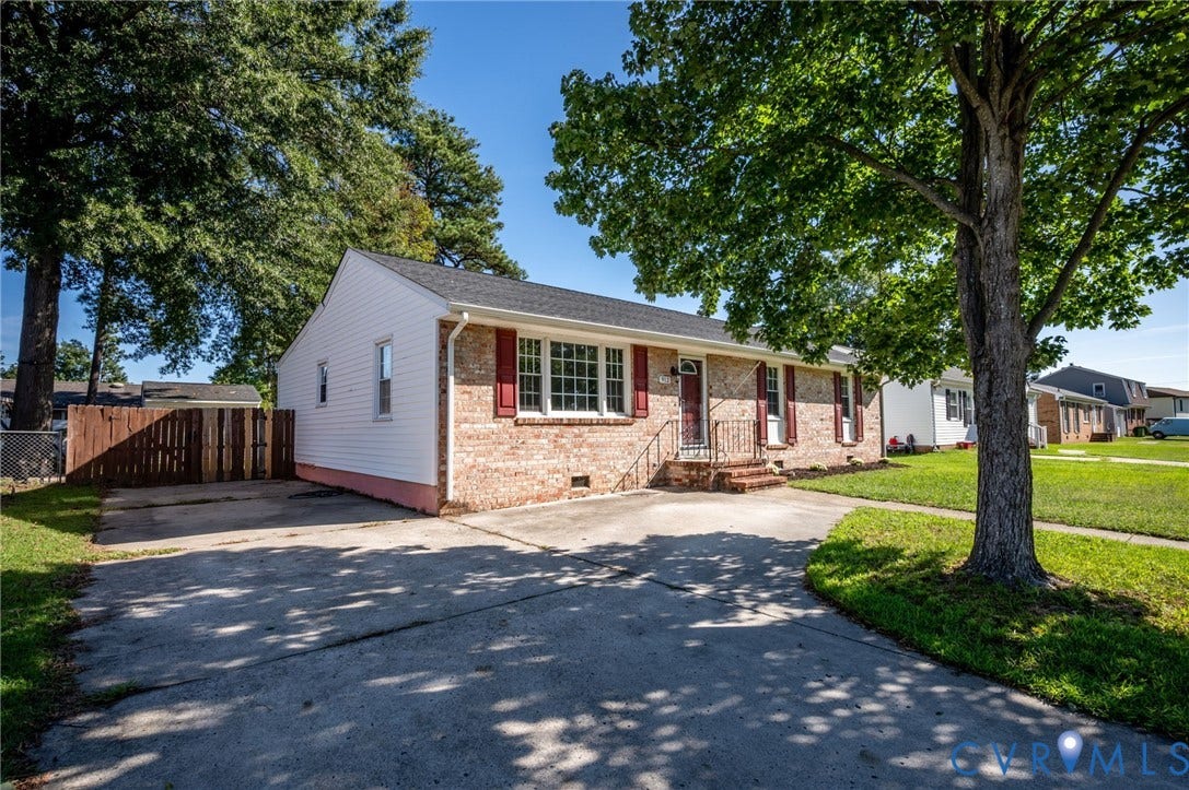 912 Williamsburg Road, Colonial Manor, Colonial Heights, VA 23834 Brick and siding exterior with red shutters