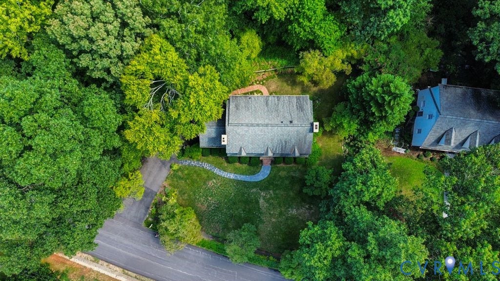 2425 Chancellor Road, North Chesterfield, VA 23235 Private lot with mature trees, stone pathway, and extensive green space