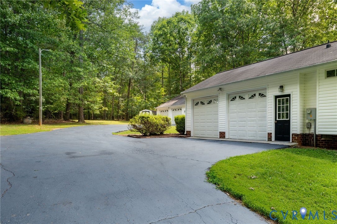 3539 Timberview Road, Powhatan, VA 23139 Attached garage