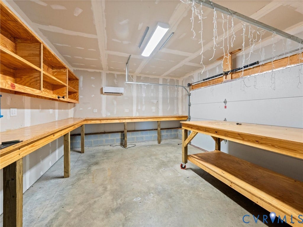 INDEPENDENT OFFICE/WORKROOM IN GARAGE/MINI SPLIT AND LOCKED DOOR