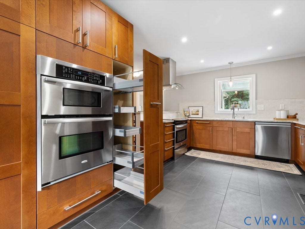 9630 Goneway Drive, Henrico, VA 23238 An abundance of cabinetry, counter space & storage makes this kitchen as functional as it is impressive.