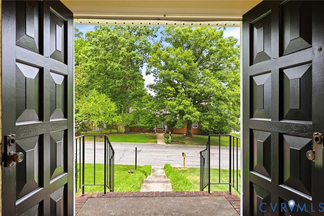 3737 Perthshire Lane, Colonial Heights, VA 23834 Double door entry at the front of the home