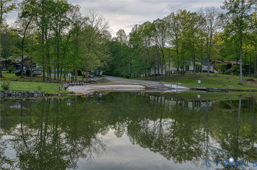 519 N Timber Tribe, Lake Anna, Mineral, VA 23117 Water access property featuring a developed boat launch, a small dock, and a sandy shore area