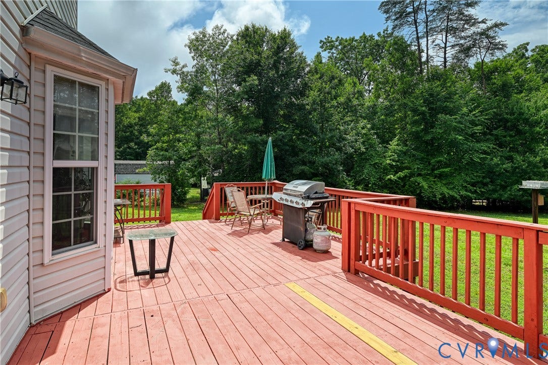 519 N Timber Tribe, Lake Anna, Mineral, VA 23117 Expansive wooden deck with red railings and a grass yard