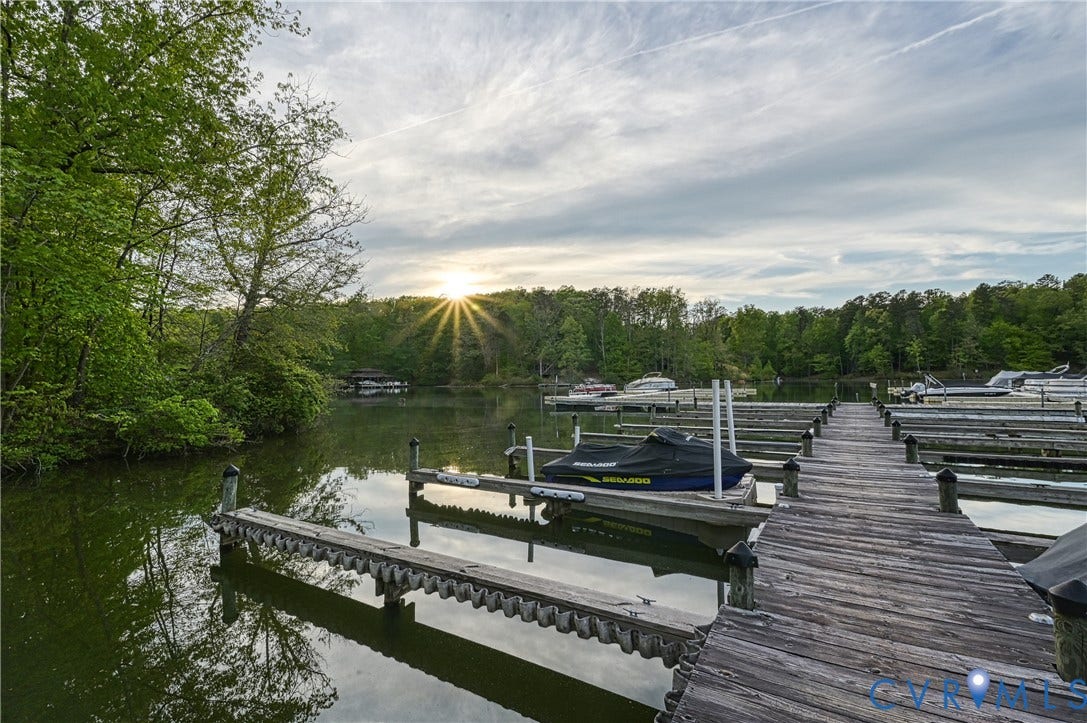 519 N Timber Tribe, Lake Anna, Mineral, VA 23117 Expansive common area featuring a wooden dock system, numerous boat slips, and verdant tree lines