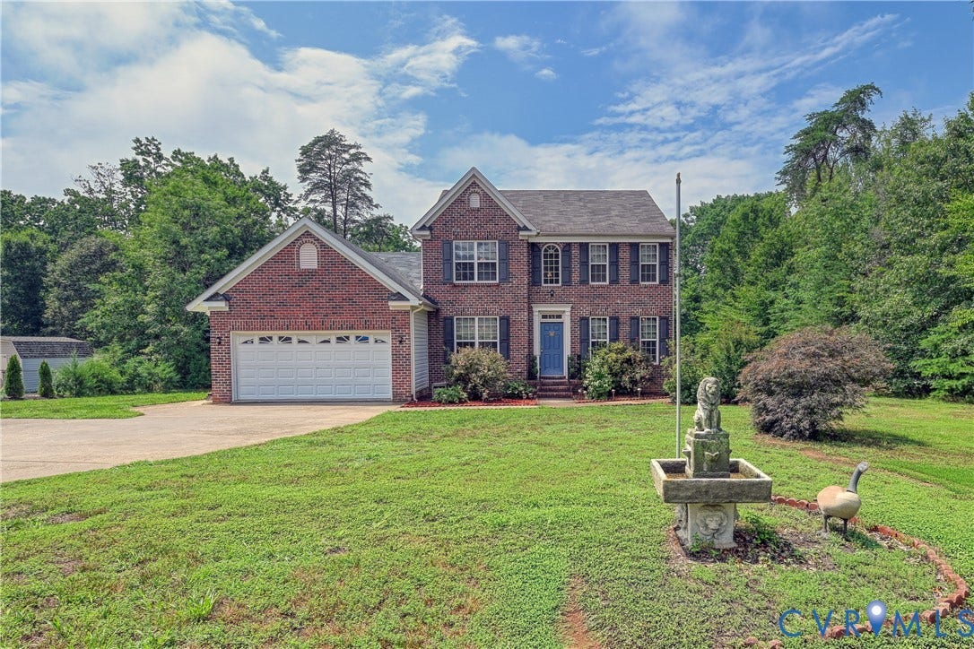519 N Timber Tribe, Lake Anna, Mineral, VA 23117 two-car garage