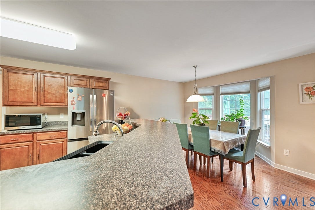 519 N Timber Tribe, Lake Anna, Mineral, VA 23117 Kitchen with a breakfast bar featuring a composite countertop and an undermount sink