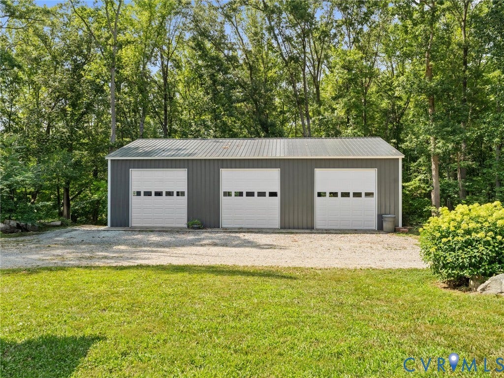 1500 Sq Ft Shop w/ Electric-Three-bay garage