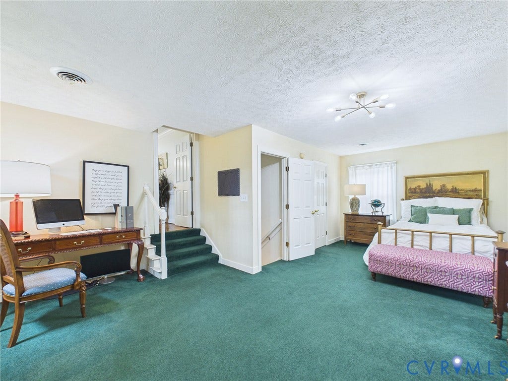 14301 Creek Stone Drive, Chesterfield, VA 23838 Spacious room featuring green carpeting, dual entryways, and a built-in staircase