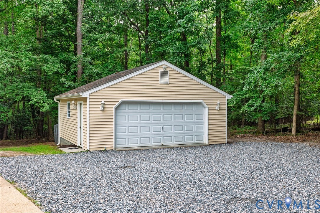 14301 Creek Stone Drive, Chesterfield, VA 23838 Detached garage with horizontal vinyl siding and a single panel garage door