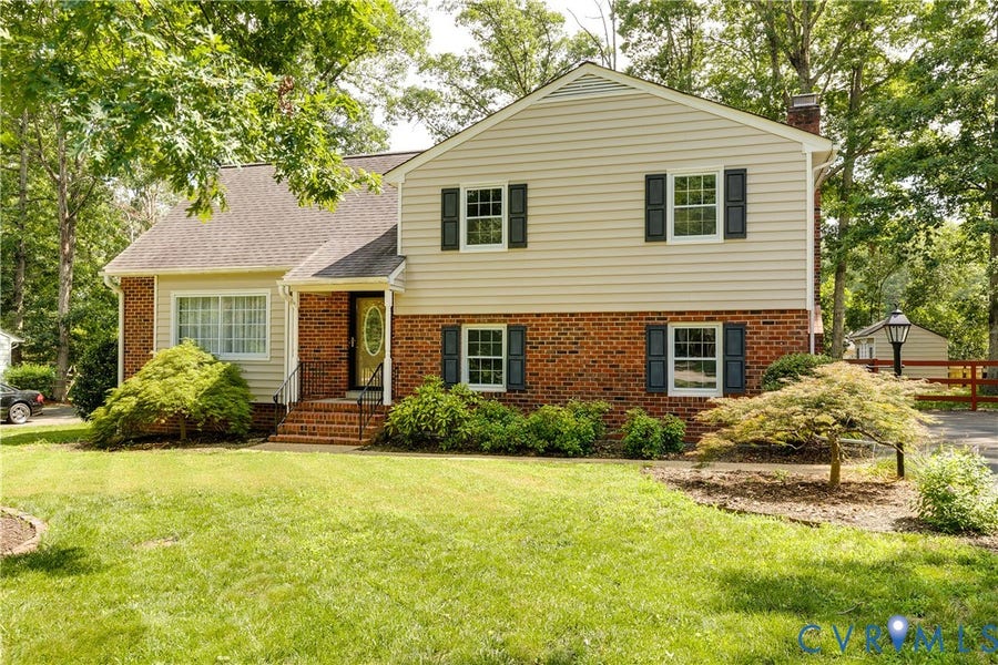 Property photo for 7413 Sandlewood Drive, Midlothian, VA