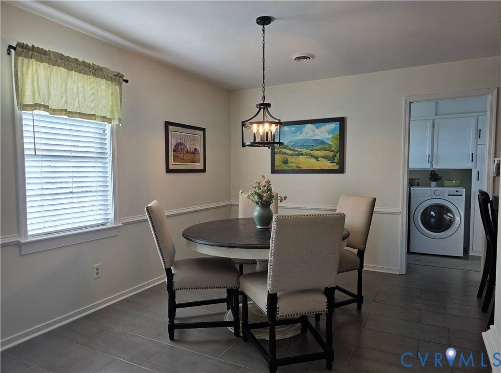8511 Peaks Road, Hanover, VA 23069 Kitchen w Updated Light Fixture