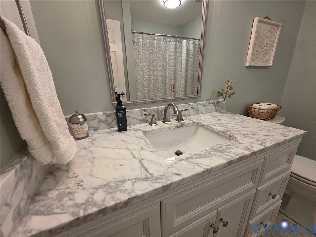 8511 Peaks Road, Hanover, VA 23069 Large Vanity in Hall Bathroom